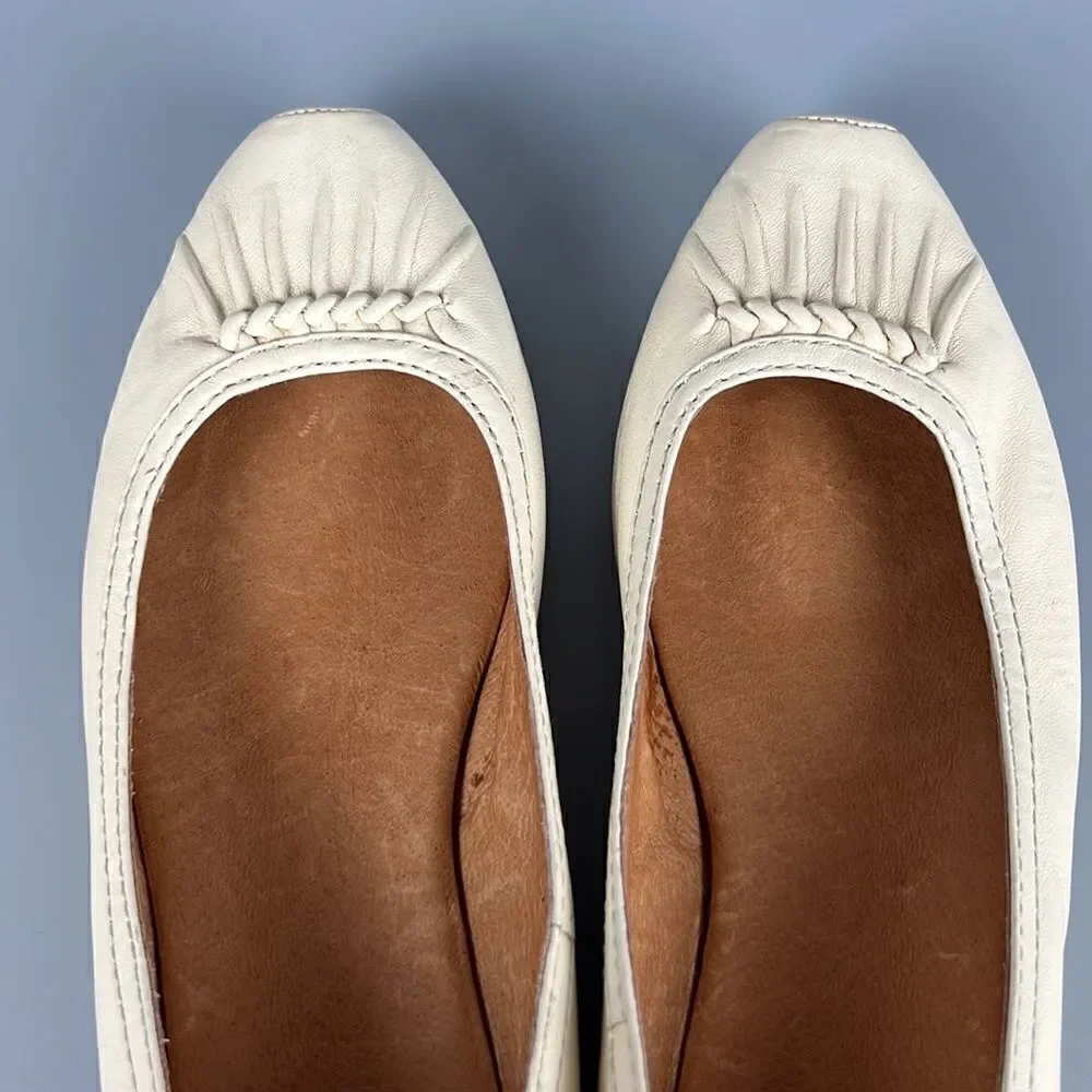 Like New Frye Clementine Ruching Skimmer Beige Flats size 5,5 M